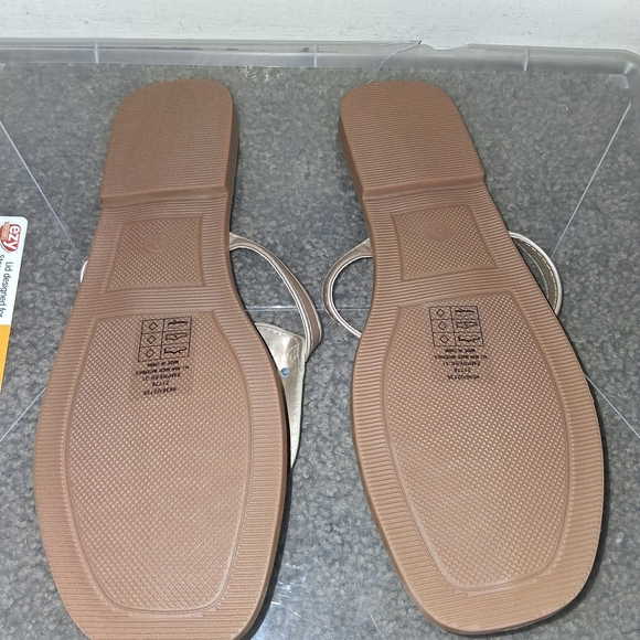 Pierre Dumas Women's Silver Sandals - Picture 5 of 6